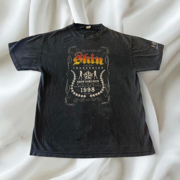 skin industries Other - Y2K vintage Skin Industries black graphic short sleeve tee skater grunge emo